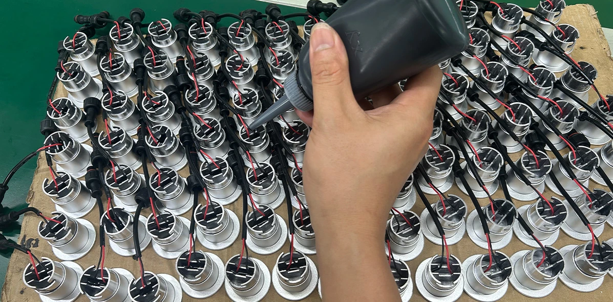 manual_potting_process_for_waterproof_LED_driver_encapsulation