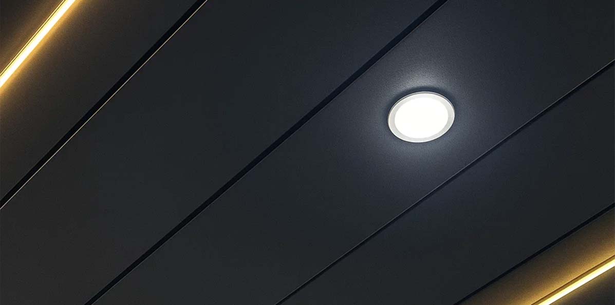 Standard pergola extrusion cavities can conceal the entire PergoPro control system